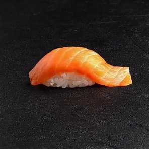 Суши с лососем